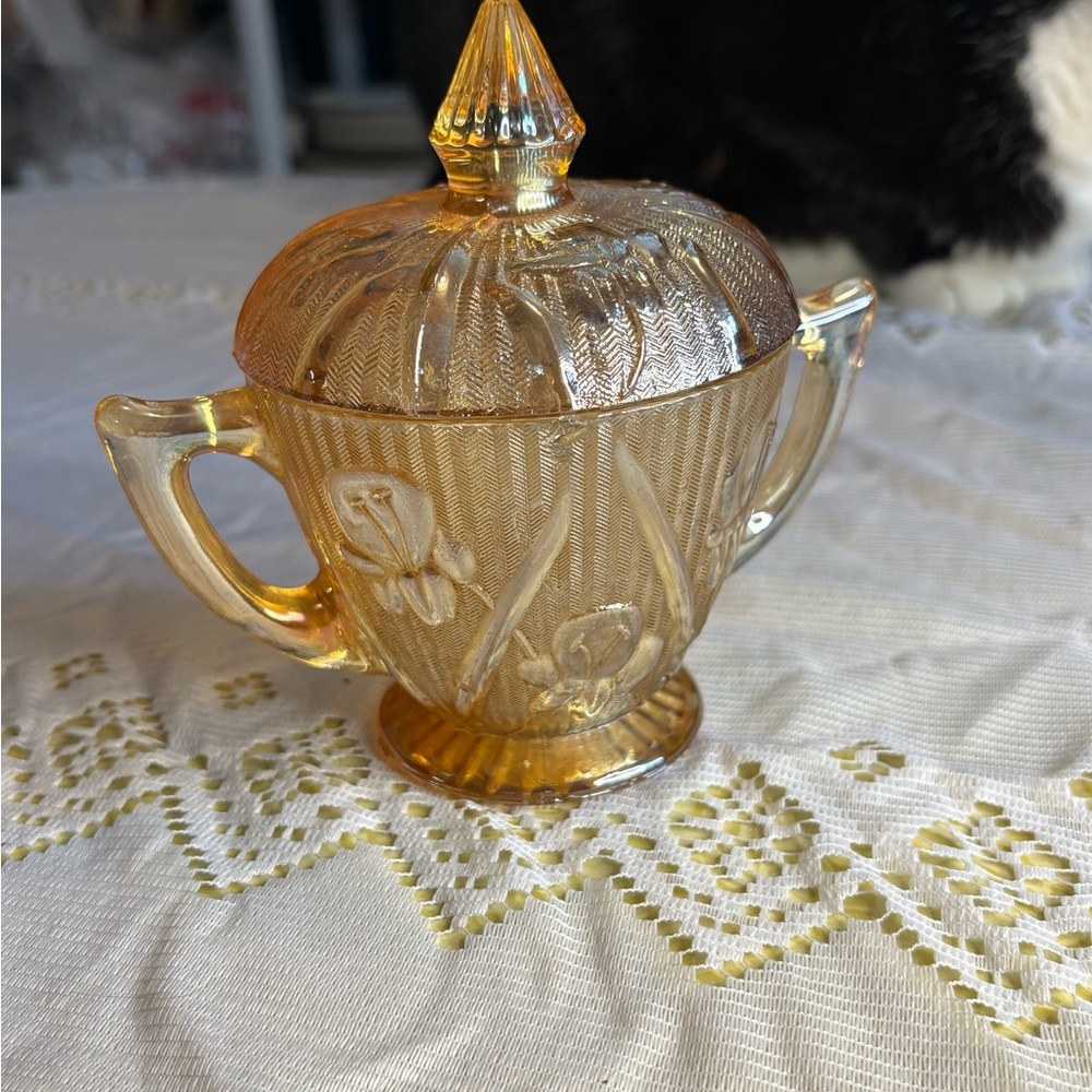 Elegant Gold Serveware Dish